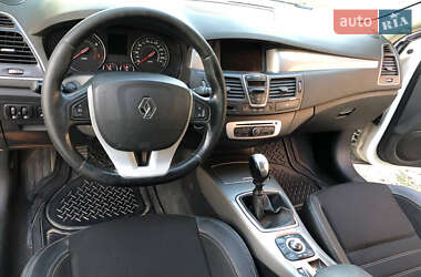 Ліфтбек Renault Laguna 2014 в  фото 4 Ліфтбек Renault Laguna 2014 в