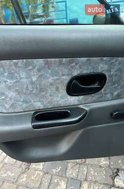 Ліфтбек Renault Laguna 1996 в 