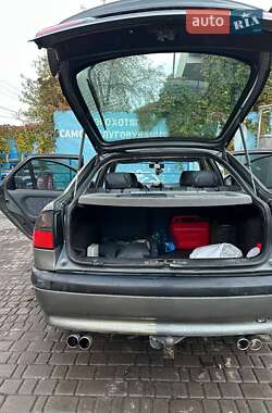 Ліфтбек Renault Laguna 1996 в 