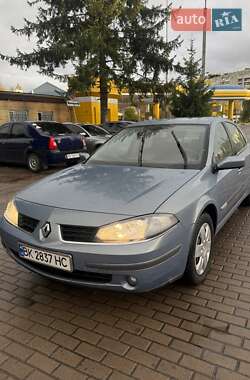 Ліфтбек Renault Laguna 2006 в  фото 15 Ліфтбек Renault Laguna 2006 в
