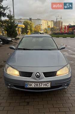 Ліфтбек Renault Laguna 2006 в  фото 13 Ліфтбек Renault Laguna 2006 в