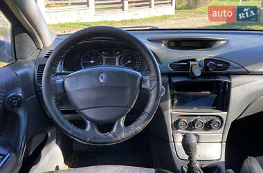 Ліфтбек Renault Laguna 2001 в  фото 27 Ліфтбек Renault Laguna 2001 в
