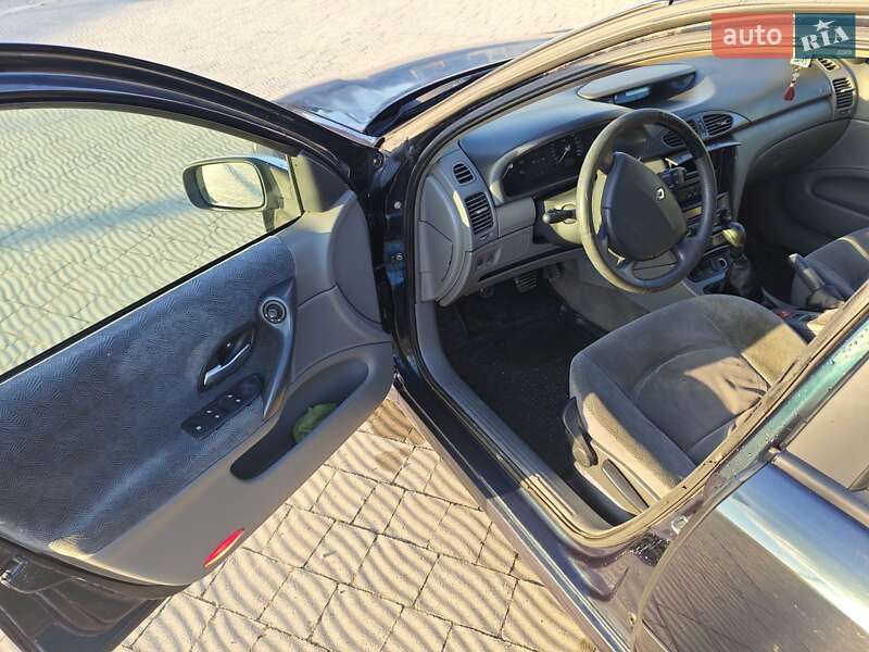 Ліфтбек Renault Laguna 2002 в Львові