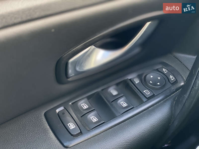 Ліфтбек Renault Laguna 2009 в Луцьку