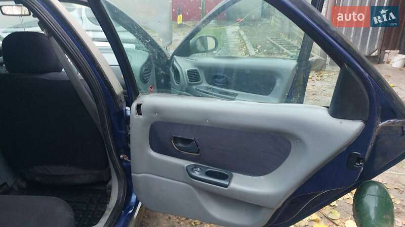 Универсал Renault Laguna 2000 в Березане