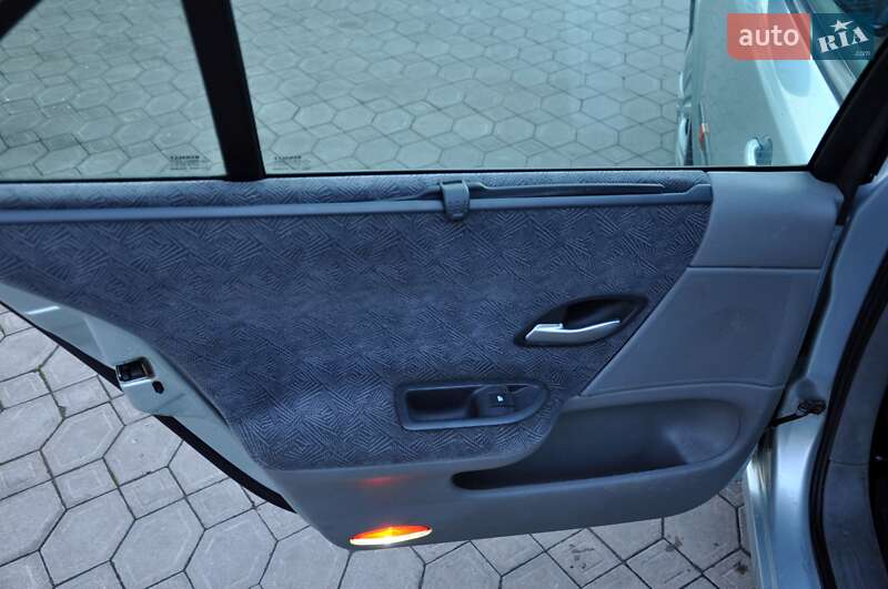 Лифтбек Renault Laguna 2003 в Львове фото 19 Лифтбек Renault Laguna 2003 в Львове