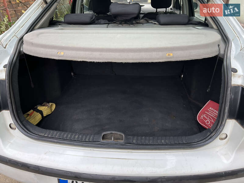 Ліфтбек Renault Laguna 2004 в Мукачевому