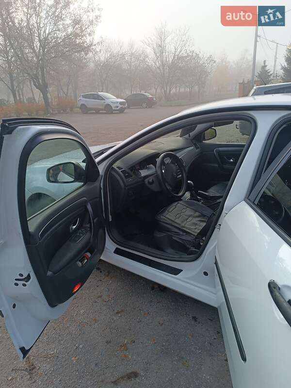 Лифтбек Renault Laguna 2008 в Кропивницком