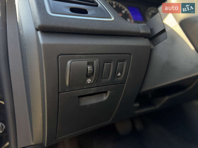 Купе Renault Laguna 2011 в Киеве фото 13 Купе Renault Laguna 2011 в Киеве