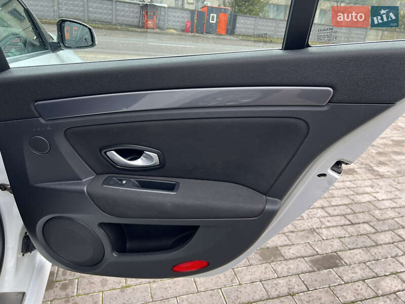 Універсал Renault Laguna 2010 в Лопатині