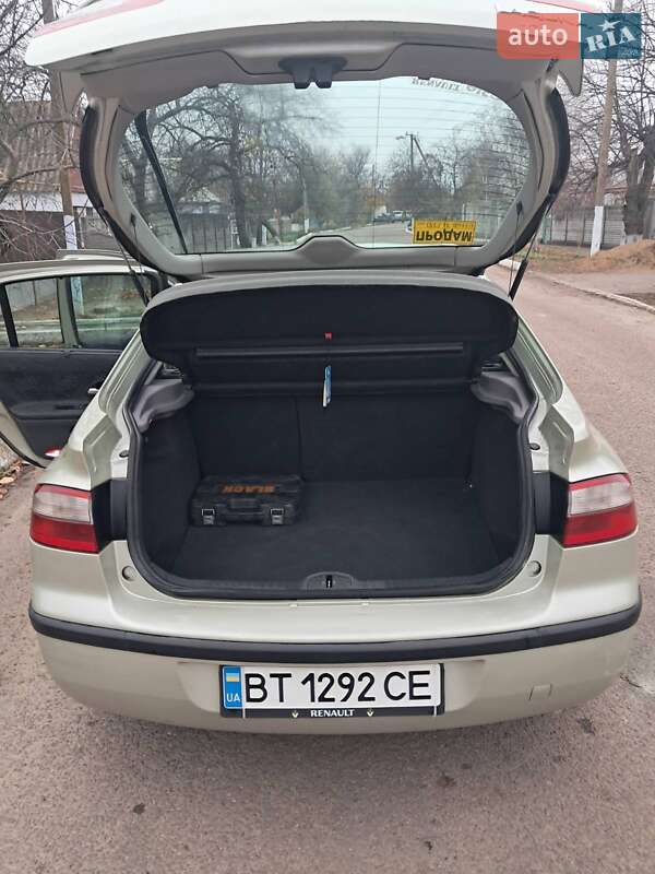 Лифтбек Renault Laguna 2001 в Великой Александровке