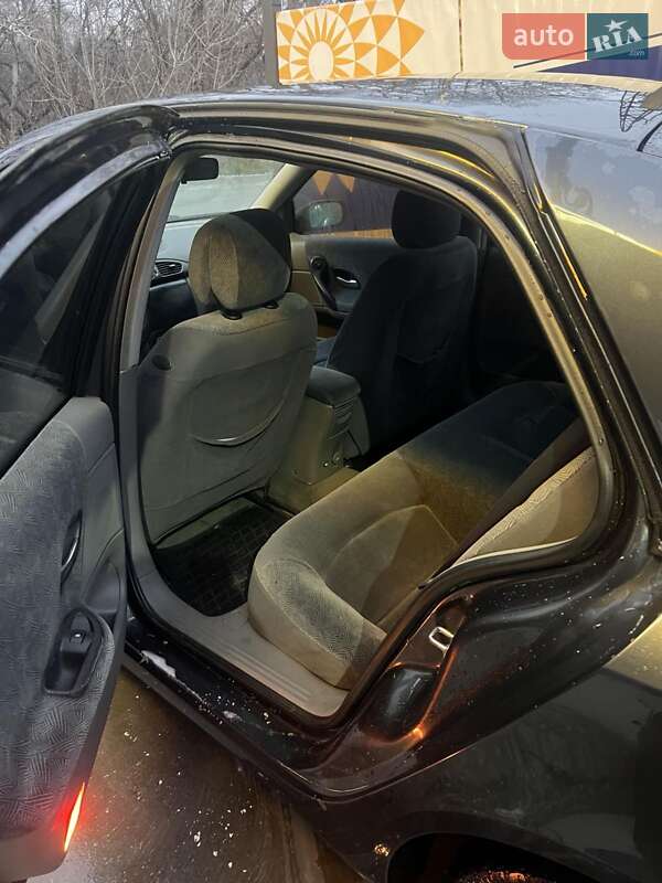 Ліфтбек Renault Laguna 2002 в Умані