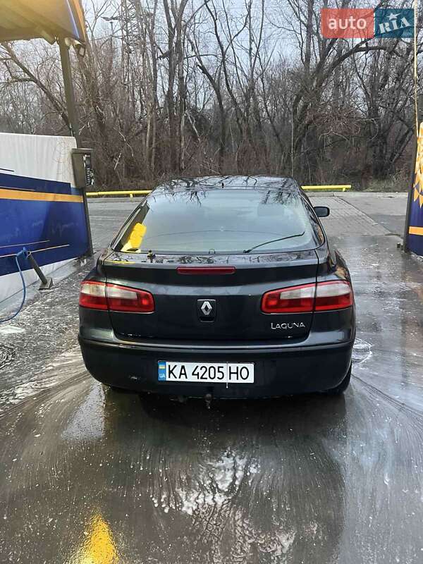 Ліфтбек Renault Laguna 2002 в Умані