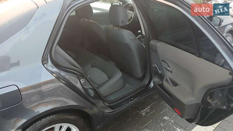 Лифтбек Renault Laguna 2005 в Самборе