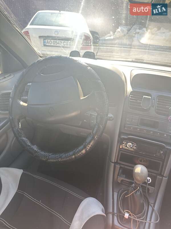 Лифтбек Renault Laguna 2000 в Ужгороде