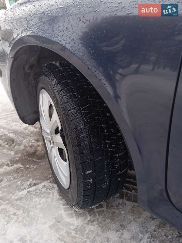 Лифтбек Renault Laguna 2003 в Мостиске