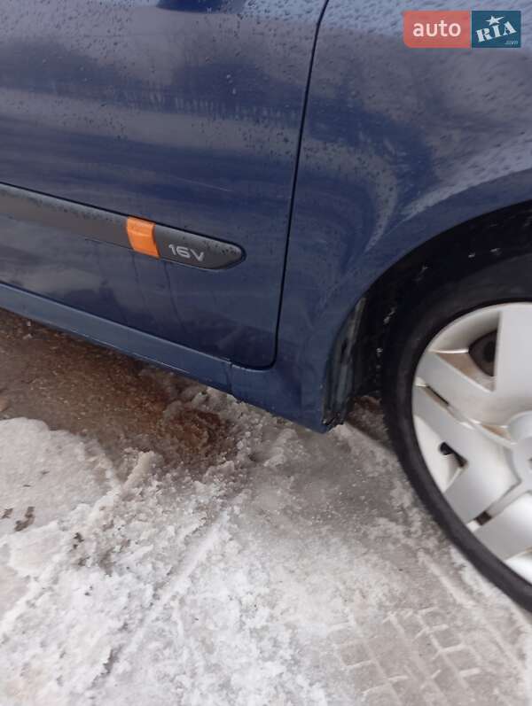 Лифтбек Renault Laguna 2003 в Мостиске