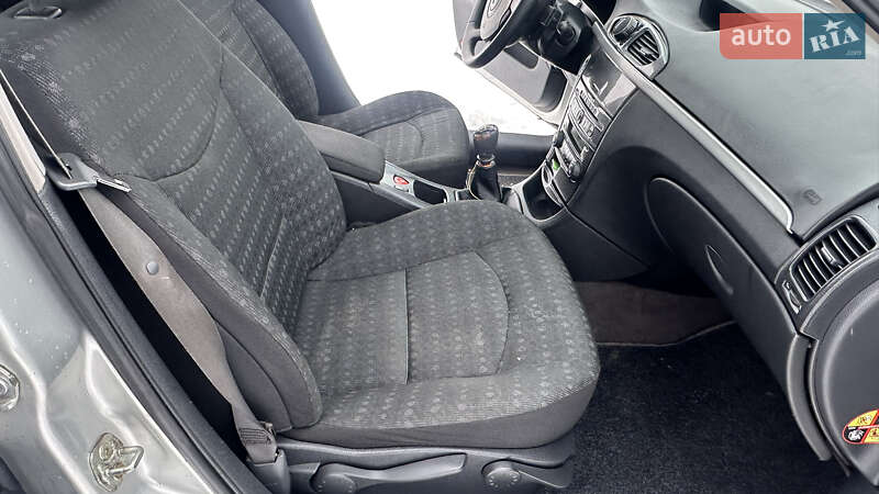 Ліфтбек Renault Laguna 2005 в Києві фото 27 Ліфтбек Renault Laguna 2005 в Києві