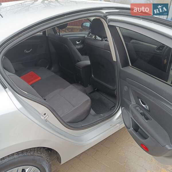 Ліфтбек Renault Laguna 2009 в Чернівцях