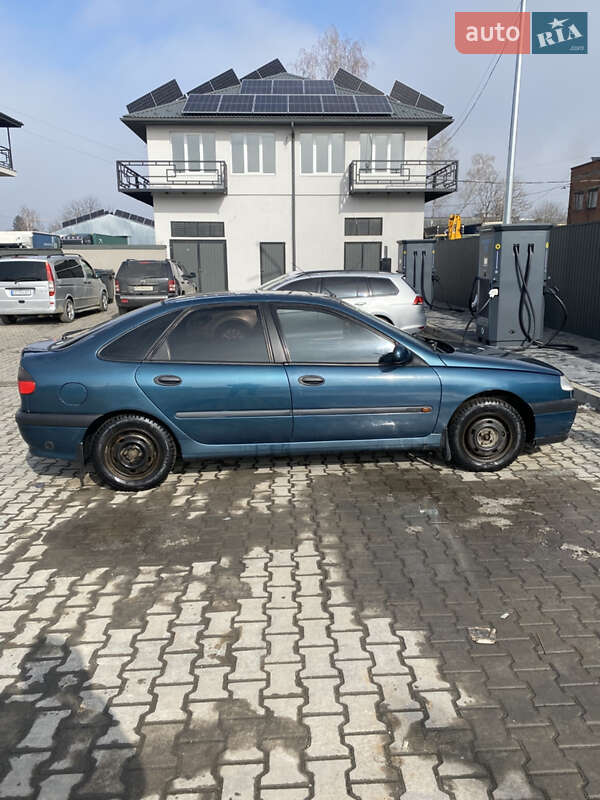 Ліфтбек Renault Laguna 1995 в Чернівцях