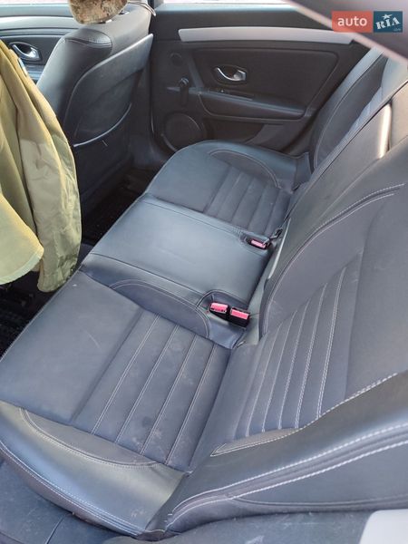 Ліфтбек Renault Laguna 2011 в Сарнах