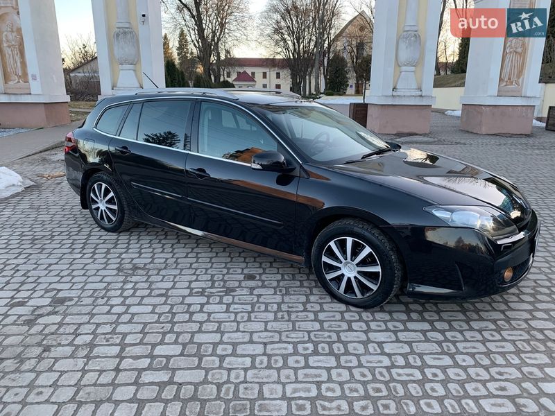 Универсал Renault Laguna 2010 в Остроге