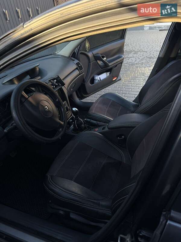 Универсал Renault Laguna 2004 в Баре фото 4 Универсал Renault Laguna 2004 в Баре