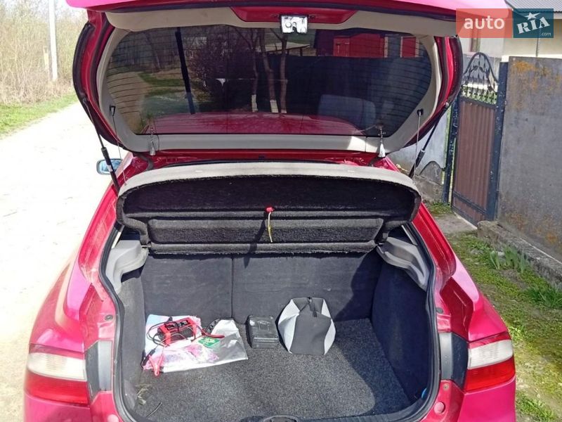 Ліфтбек Renault Laguna 2002 в Чернівцях