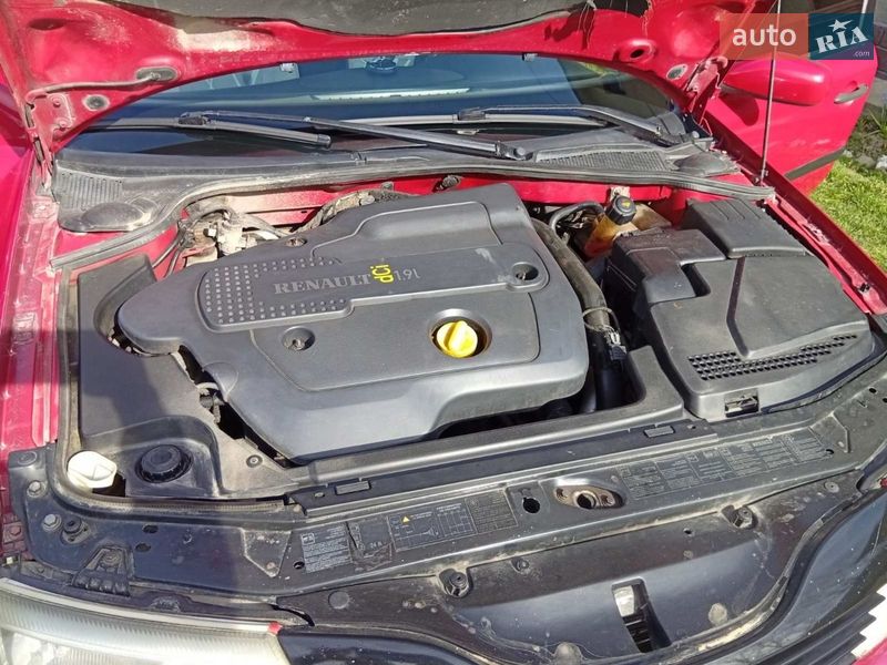 Ліфтбек Renault Laguna 2002 в Чернівцях