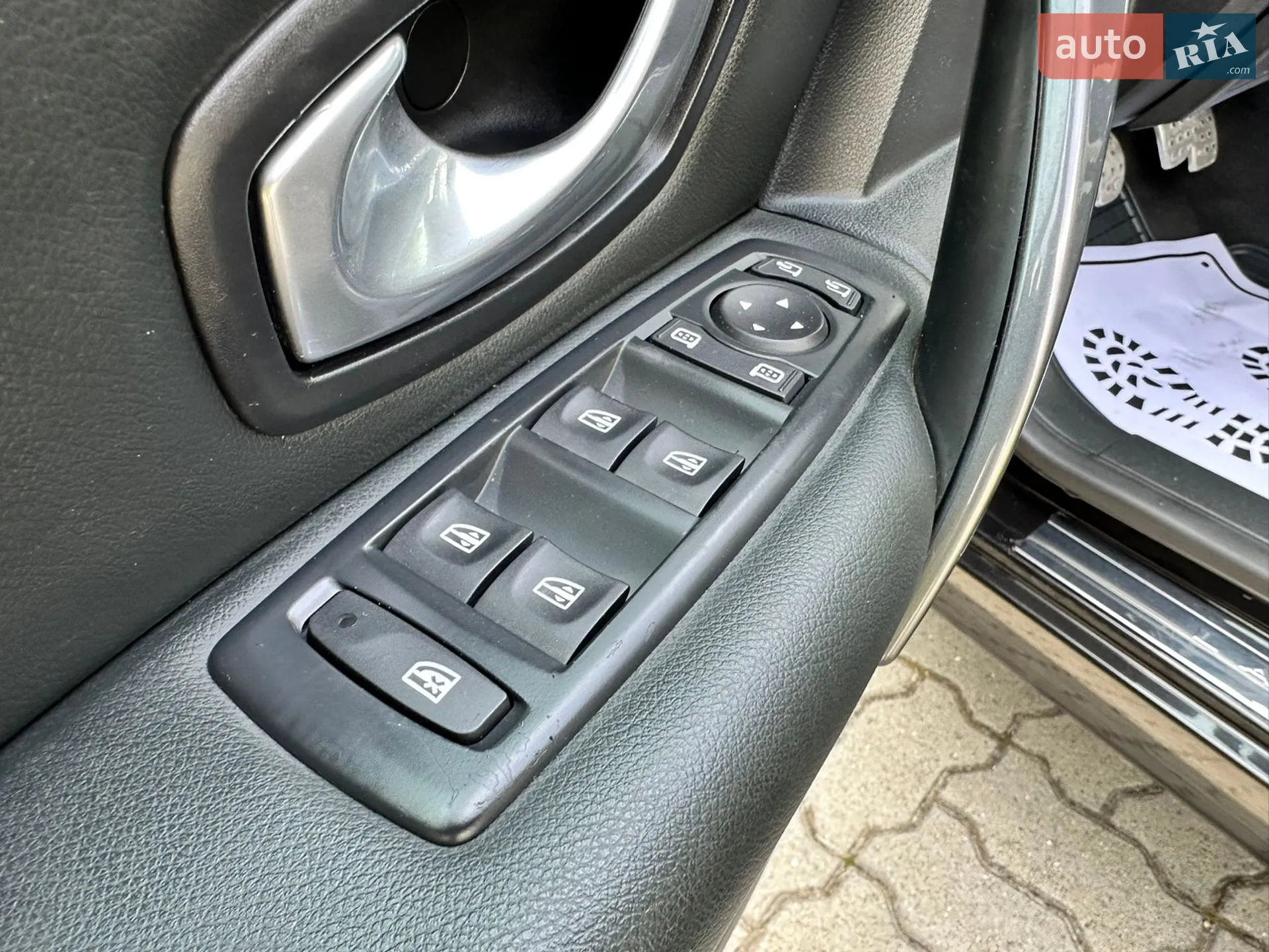 2011 Renault Laguna - мініатюра 75
