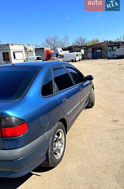 Ліфтбек Renault Laguna 1995 в Харкові
