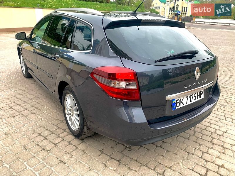 Универсал Renault Laguna 2010 в Остроге