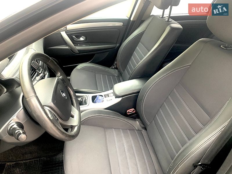 Универсал Renault Laguna 2010 в Остроге