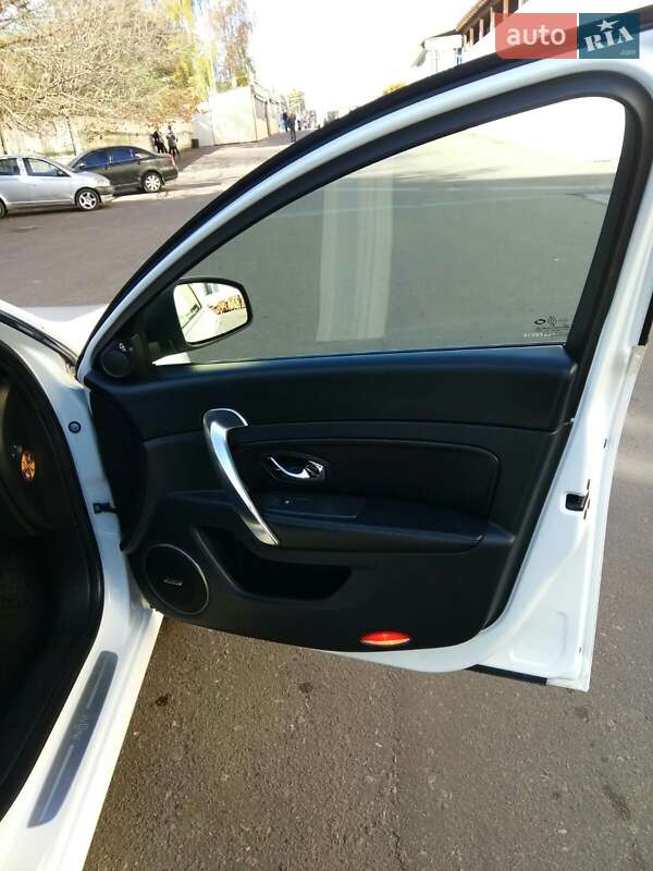 Седан Renault Latitude 2014 в Ровно