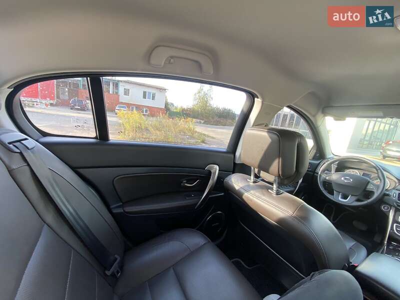 Седан Renault Latitude 2015 в Житомире
