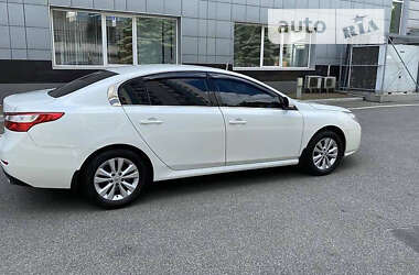 Renault Latitude 2011 Renault Latitude 2011