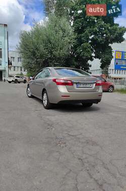 Седан Renault Latitude 2012 в 