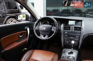 Седан Renault Latitude 2012 в 