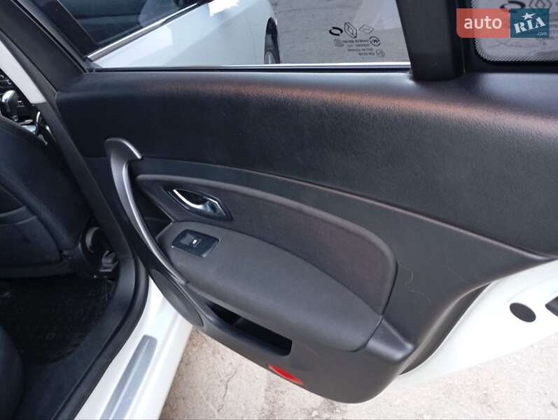 Седан Renault Latitude 2011 в Сумах фото 17 Седан Renault Latitude 2011 в Сумах