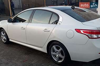 Седан Renault Latitude 2010 в 