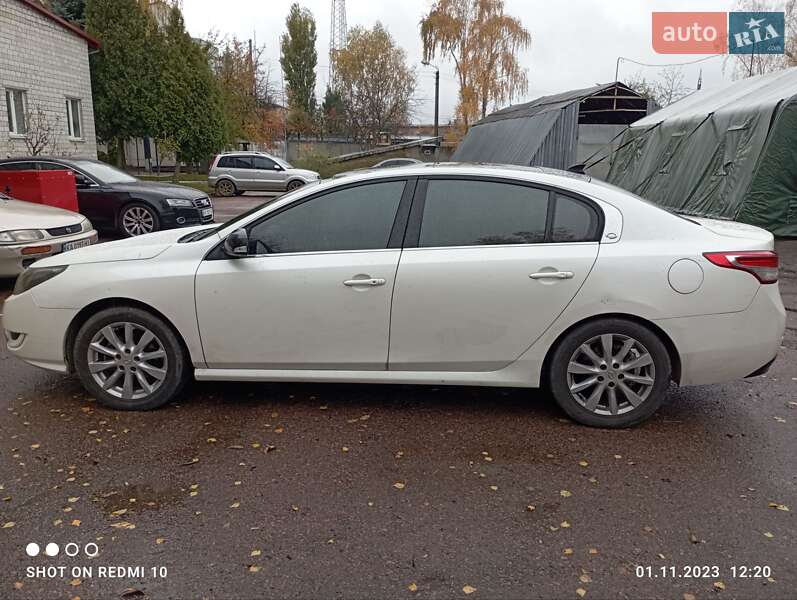 Седан Renault Latitude 2010 в Вишневом