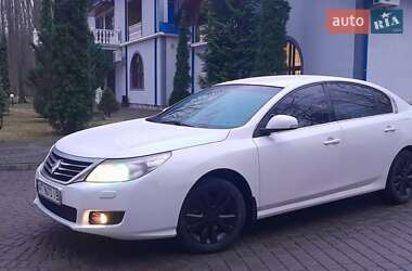 Седан Renault Latitude 2012 в 