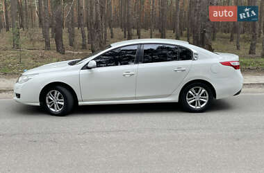 Седан Renault Latitude 2011 в 