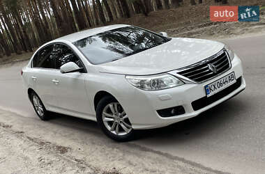 Седан Renault Latitude 2011 в 