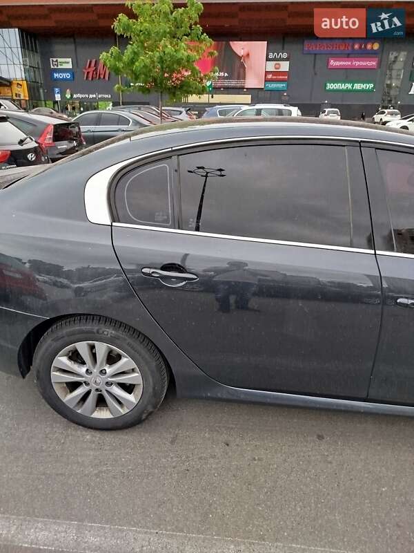 Седан Renault Latitude 2012 в Киеве