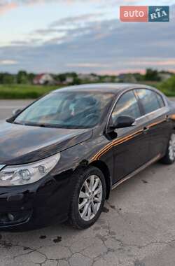 Седан Renault Latitude 2012 в 