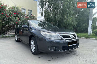 Седан Renault Latitude 2012 в 