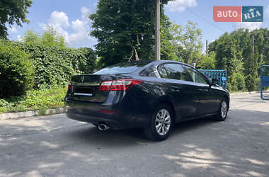 Седан Renault Latitude 2012 в 