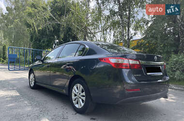 Седан Renault Latitude 2012 в 