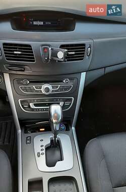 Седан Renault Latitude 2011 в 